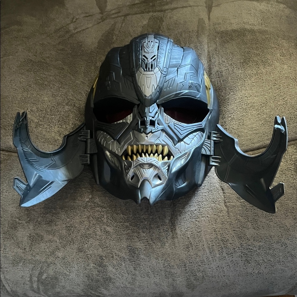 Hasbro Transformers Last Knight Talking Mask